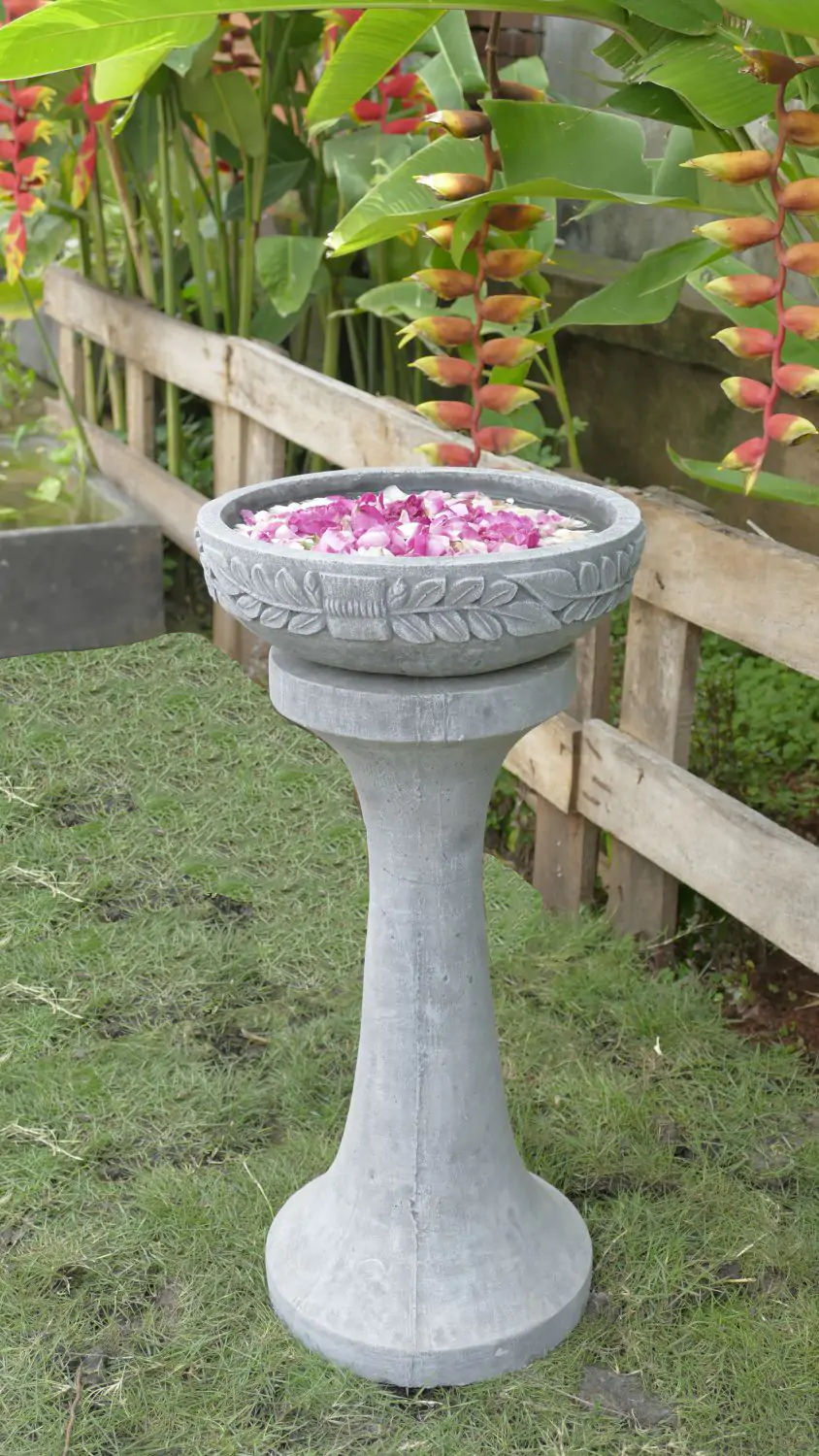  Product image 5 of the product “Medan - Bowl with leaf motive, Ø 29 cm | cast stone ”